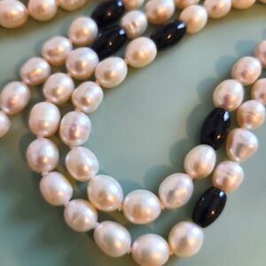 Vintage Pearl and Onyx Necklace